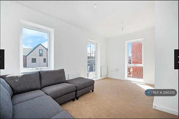 5 Bedroom Terraced House To Rent In Hughes Road, Hainault, IG6