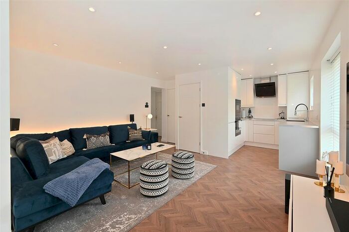 2 Bedroom Flat To Rent In Drake Hall, Britannia Village, E16