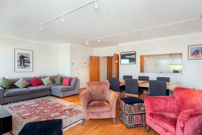 2 Bedroom Flat To Rent In Providence Square, London, SE1