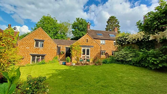 3 Bedroom Character Property For Sale In Burycroft Road, Hook Norton, OX15