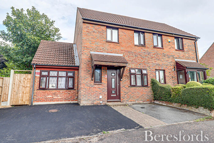 3 Bedroom Semi-Detached House For Sale In Queen Street, Warley, CM14