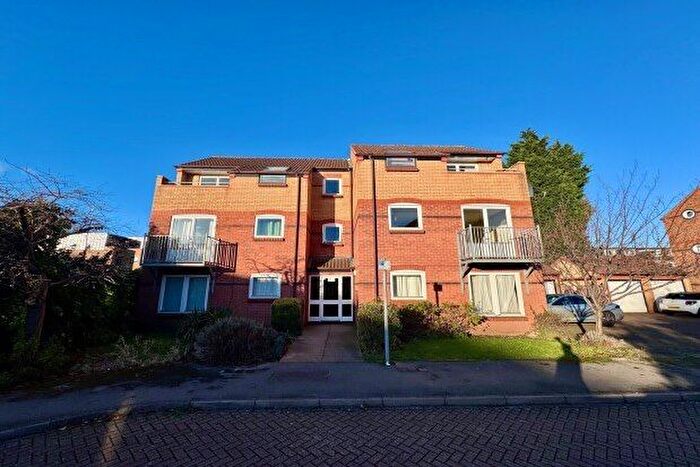 2 Bedroom Flat To Rent In Tonnelier Road, Nottingham, NG7