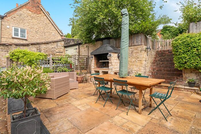 4 Bedroom Detached House For Sale In High Street, Oxford, OX33