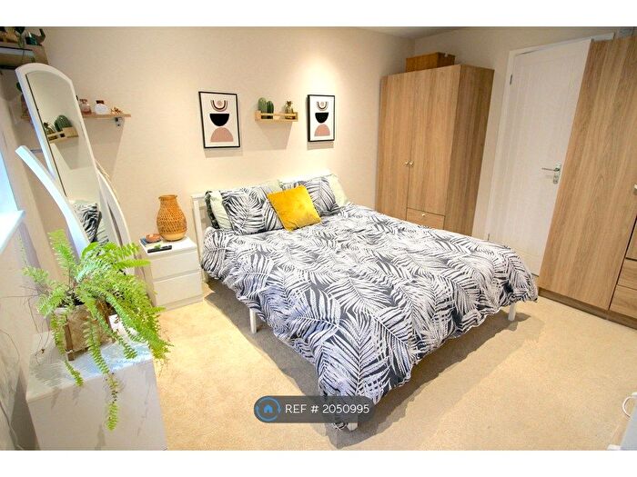 2 Bedroom Flat To Rent In Station Road, London, NW4