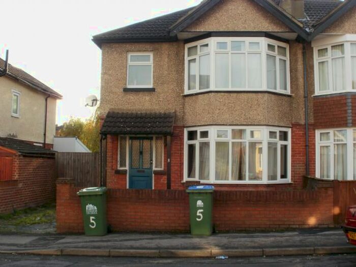 6 Bedroom Semi-Detached House To Rent In Blenheim Gardens, Southampton, SO17