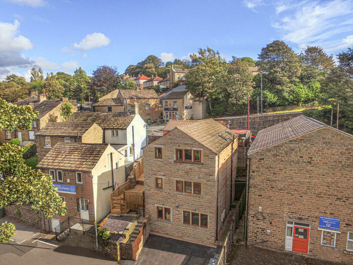 4 Bedroom Detached House To Rent In Riley Lane, Kirkburton, Huddersfield, HD8