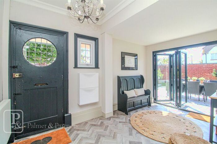 5 Bedroom Link Detached House For Sale In Skelmersdale Road, Clacton-on-Sea, Essex, CO15