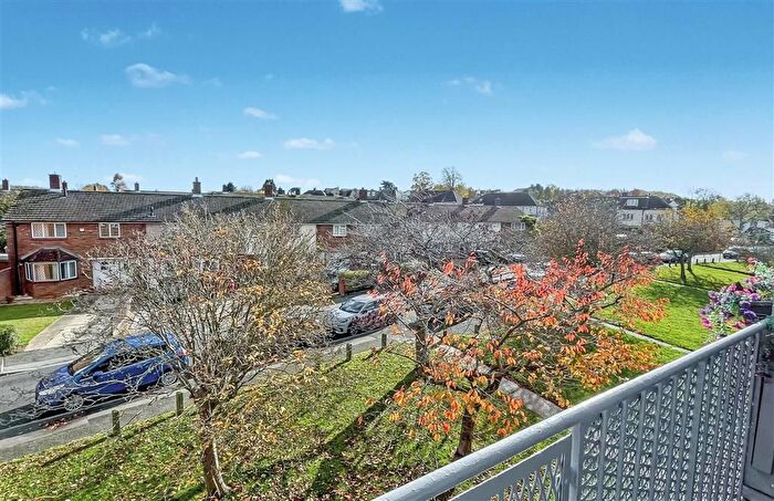 2 Bedroom Flat For Sale In Ellenborough Road, Sidcup, DA14