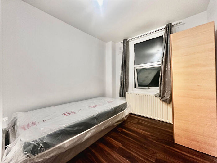 1 Bedroom Terraced House To Rent In Park Avenue, Mitcham, Tooting, London, CR4