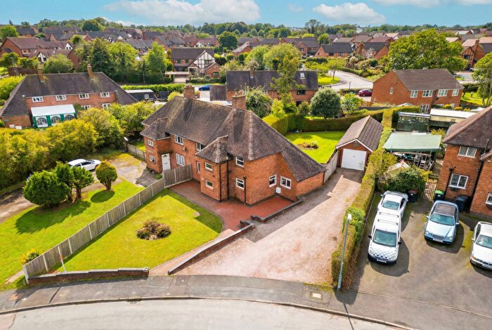 3 Bedroom Semi-Detached House For Sale In Houndsfield Close, Hollywood, B47