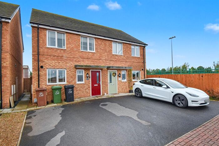 3 Bedroom Semi-Detached House For Sale In Oak Wood Drive, Corby, NN18