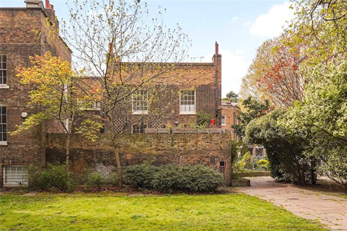 3 Bedroom Apartment For Sale In Clerkenwell Close, EC1R