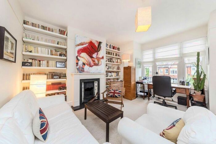 3 Bedroom Flat To Rent In Telford Avenue, London, SW2