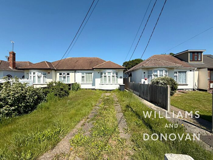 3 Bedroom Detached Bungalow To Rent In Oxford Road, Rochford, SS4