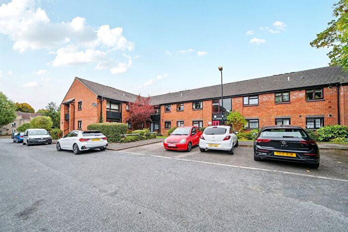 2 Bedroom Flat For Sale In Buckingham Close, London, W5