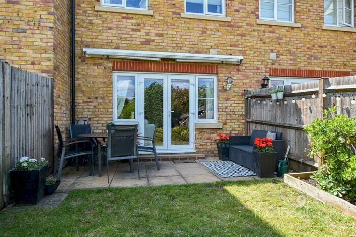 3 Bedroom Town House To Rent In Windmill Lane, Epsom, KT17