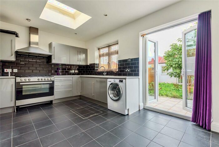 3 Bedroom End Of Terrace House To Rent In Dimsdale Drive, Enfield, EN1