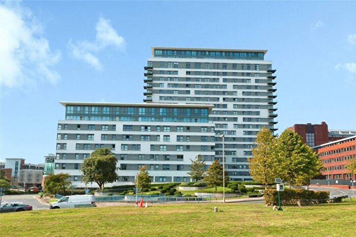 2 Bedroom Flat For Sale In Alencon Link, Basingstoke, Hampshire, RG21