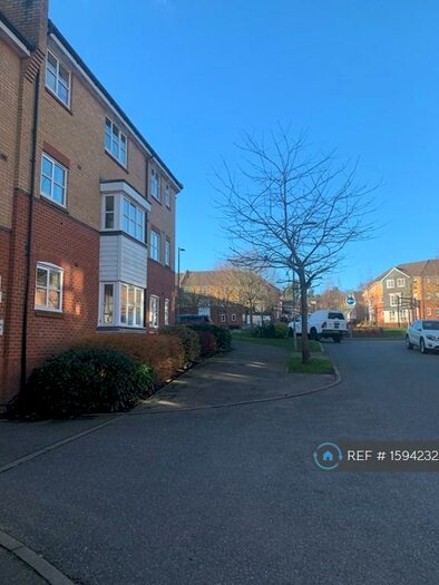 2 Bedroom Flat To Rent In Plomer Ave, Hoddesdon, EN11