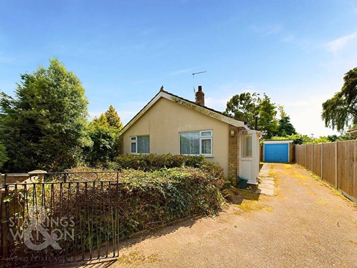 2 Bedroom Detached Bungalow For Sale In Lingwood Gardens, Lingwood, Norwich, NR13