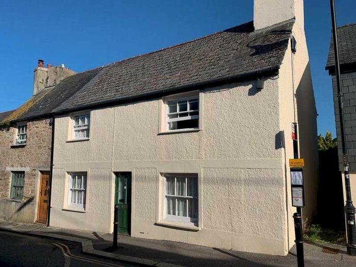 3 Bedroom Property To Rent In West Street, Penryn, TR10