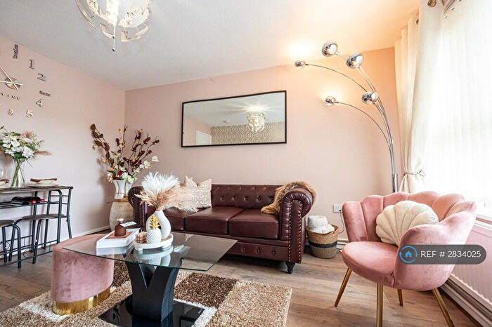 1 Bedroom Flat To Rent In Ellisland Walk, Manchester, M40