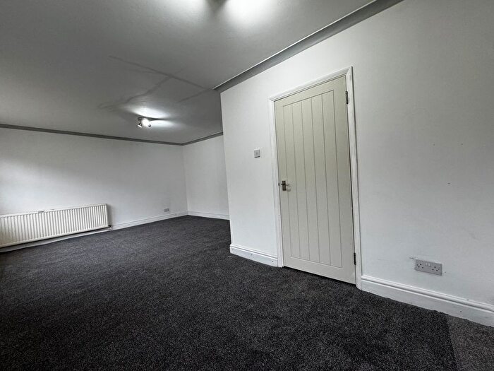 2 Bedroom Flat For Sale In Montagu Court, Leeds, LS8