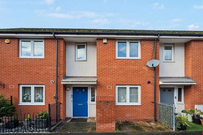 2 Bedroom Terraced House For Sale In Oak Tree Drive, Slough, SL3