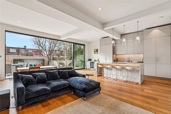 5 Bedroom Detached House For Sale In Ellerton Road, SW18