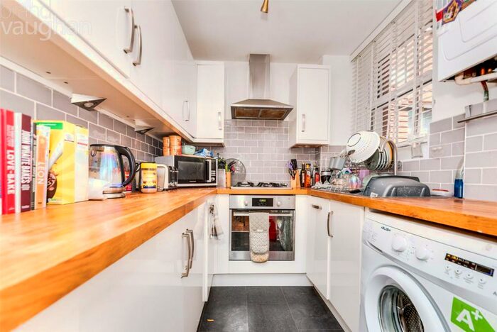 2 Bedroom Flat To Rent In Tennyson Court, Byron Street, Hove, East Sussex, BN3