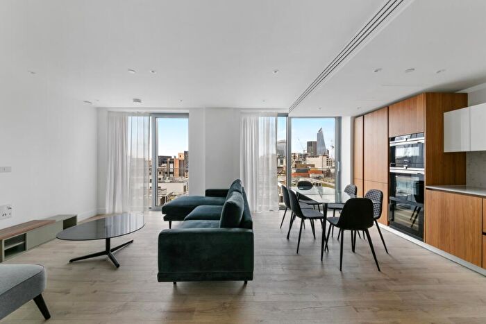 3 Bedroom Flat To Rent In Goodman's Field, Piazza Walk, Aldgate East, London, E1