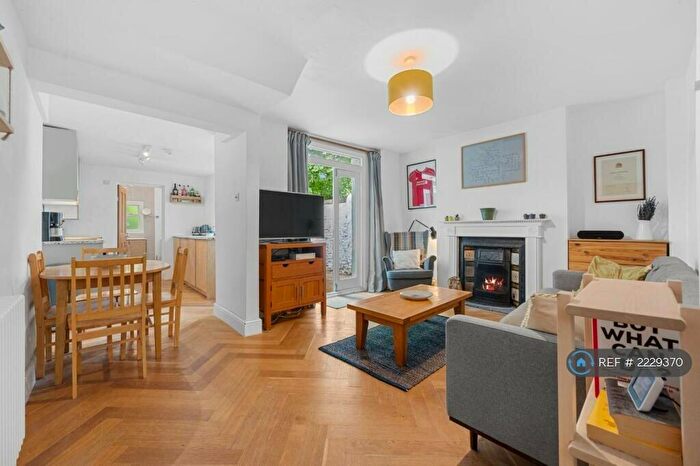 1 Bedroom Flat To Rent In Queen Margarets Grove, London, N1