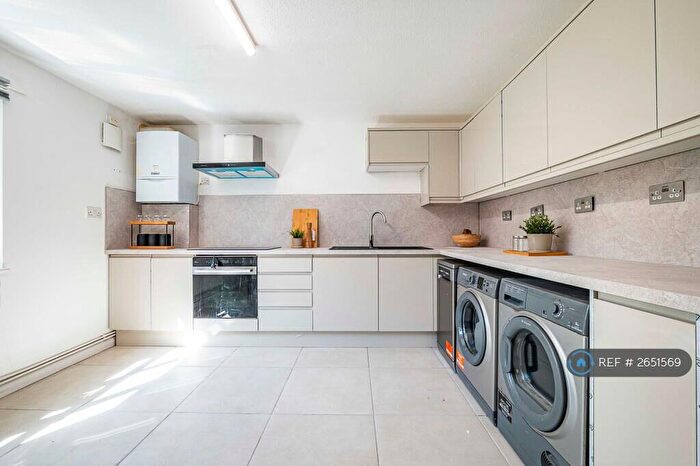 6 Bedroom Terraced House To Rent In Gadd Street, Nottingham, NG7