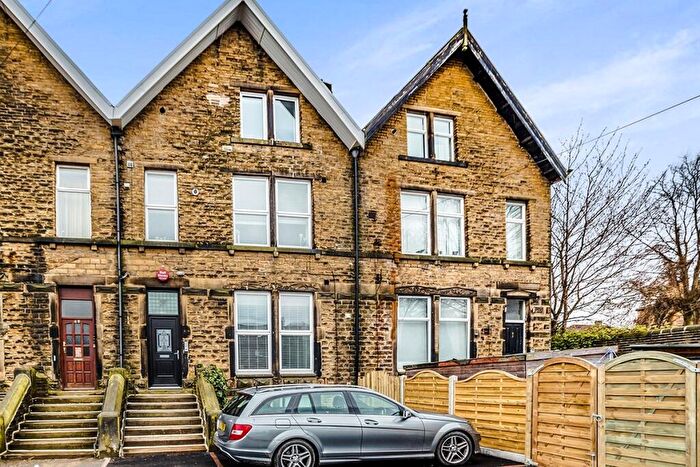 2 Bedroom Apartment To Rent In New Hey Road, Huddersfield, West Yorkshire, HD3