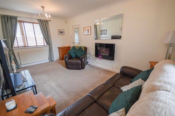 2 Bedroom Semi-Detached House For Sale In Stradbroke Drive, Sheffield, S13