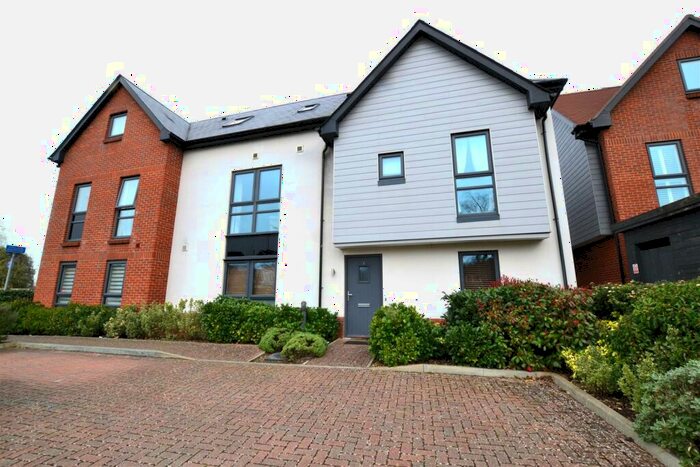 2 Bedroom Flat To Rent In Apus House, RG18