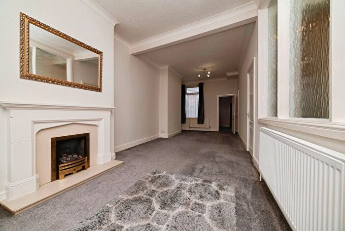 3 Bedroom End Terrace House For Sale In Queensgate Street, Hull, HU3