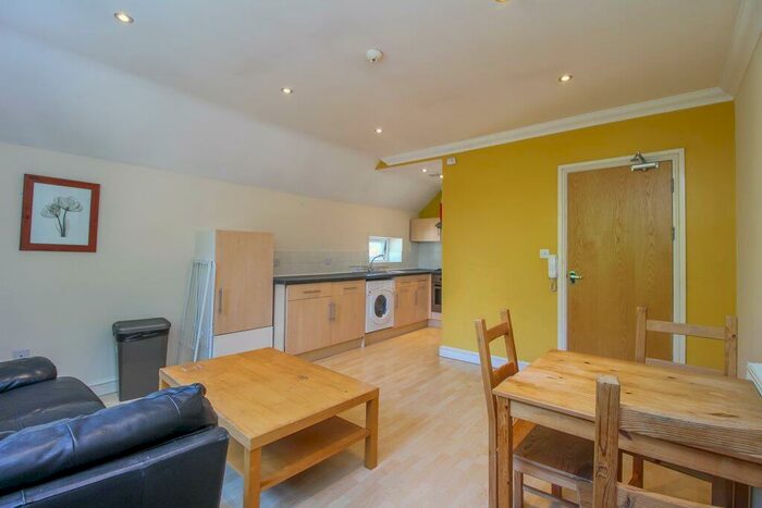2 Bedroom Flat To Rent In Richmond Road, Roath, Cardiff, CF24