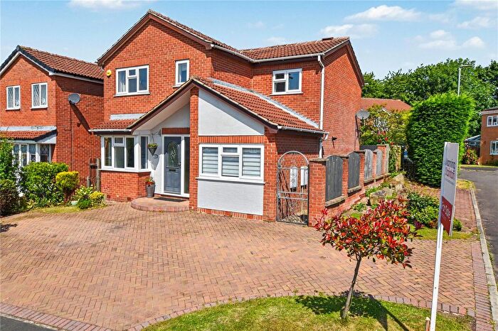 4 Bedroom Detached House For Sale In Landseer Avenue, Tingley, Wakefield, West Yorkshire, WF3
