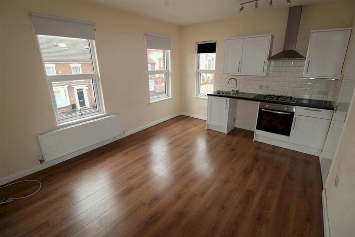 2 Bedroom Flat To Rent In High Street North, Dunstable, LU6