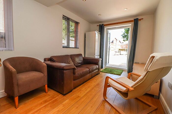 4 Bedroom Detached House To Rent In Cromwell Road, Southampton, Hampshire, SO15