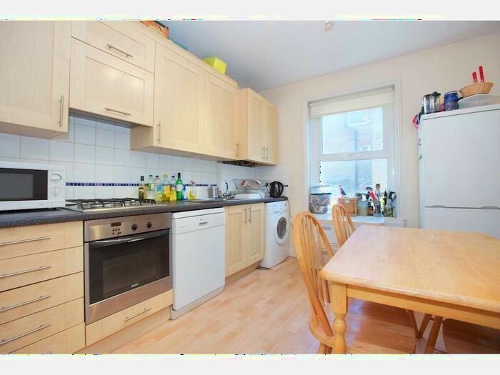 4 Bedroom Flat To Rent In Northcote Road, London, SW11