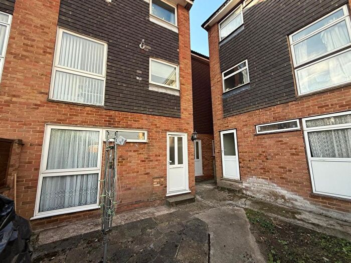 1 Bedroom Flat To Rent In Stoneleigh Drive, Hoddesdon, EN11