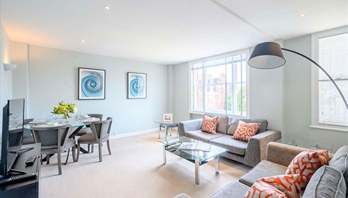 2 Bedroom Flat To Rent In Hill Street, London, W1J