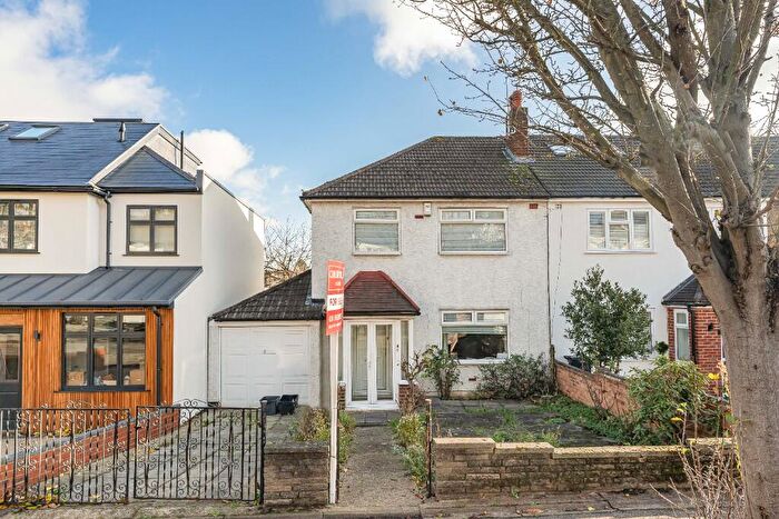 3 Bedroom End Of Terrace House For Sale In Broxbourne Avenue, London, E18