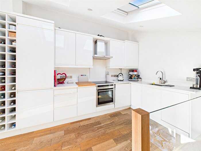 3 Bedroom Flat To Rent In Winterton Court, Hampton Wick, KT1