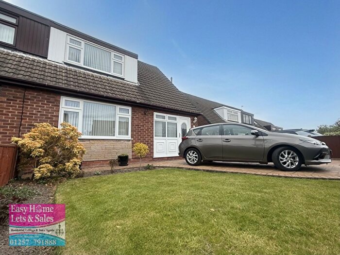 3 Bedroom Semi-Detached House For Sale In Sterndale Avenue, Standish, Wigan, WN6