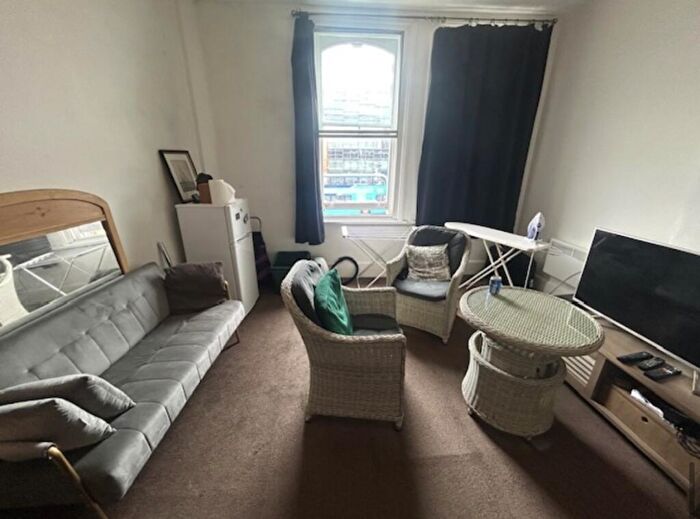 1 Bedroom Flat For Sale In Magdalen Street, Colchester Town Centre, Colchester, CO1