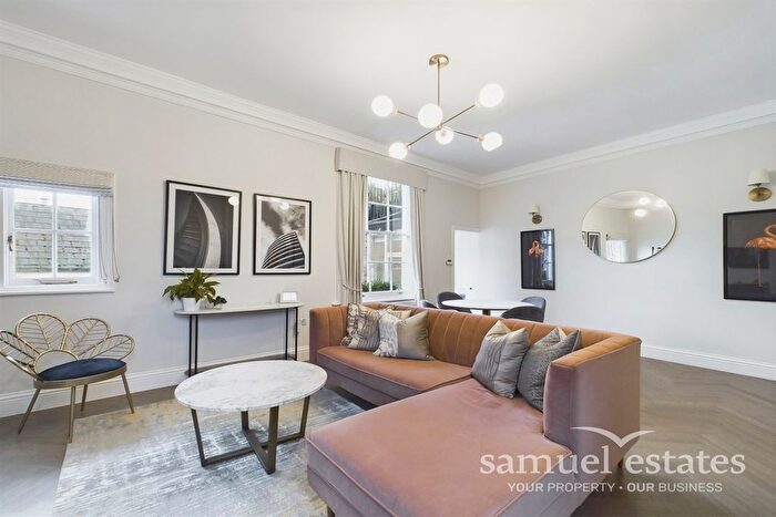 2 Bedroom Flat To Rent In Sunningdale Gardens, Kensington, W8