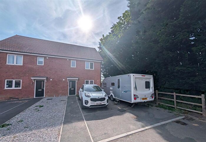 3 Bedroom Semi-Detached House For Sale In St. Anthony Close, Quadring, PE11